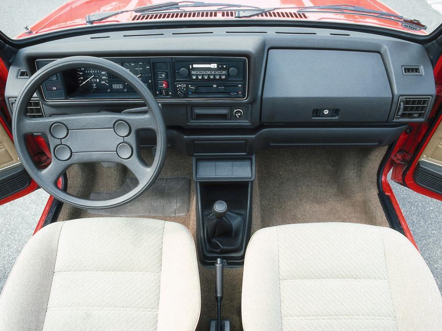  Volkswagen Golf Cabrio 1988 года  (фото 2 из 5)